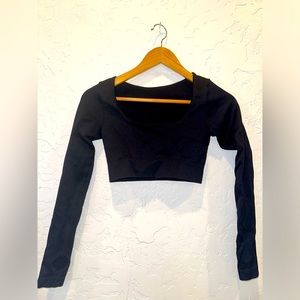 Long sleeve cropped workout top